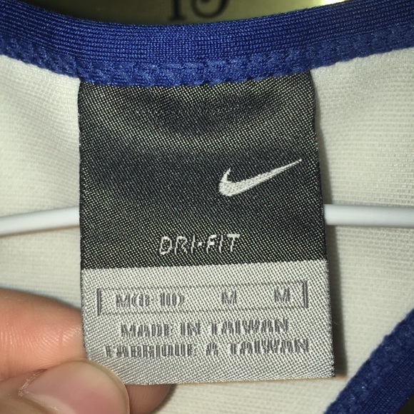 ✨Women’s Nike dri-fit top - Picture 2 of 3